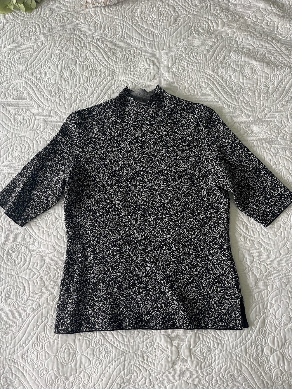 Ann Taylor Black & White Speckled Mock Neck Short Sleeve Top